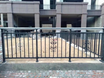 鋅鋼陽臺(tái)護(hù)欄   