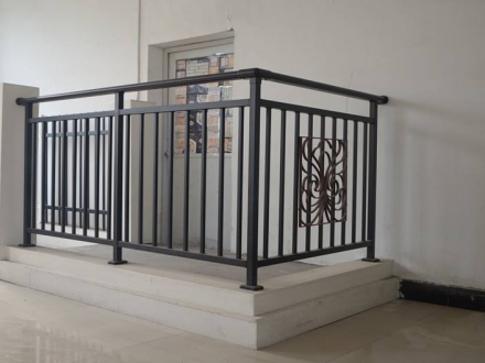 鋅鋼陽臺(tái)護(hù)欄  