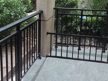 新型陽臺(tái)護(hù)欄 